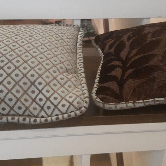 Small throw pillows - Picture 3 of 3